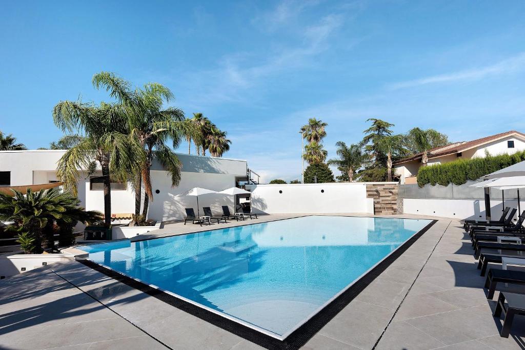 Marina Living Rooms and Pool