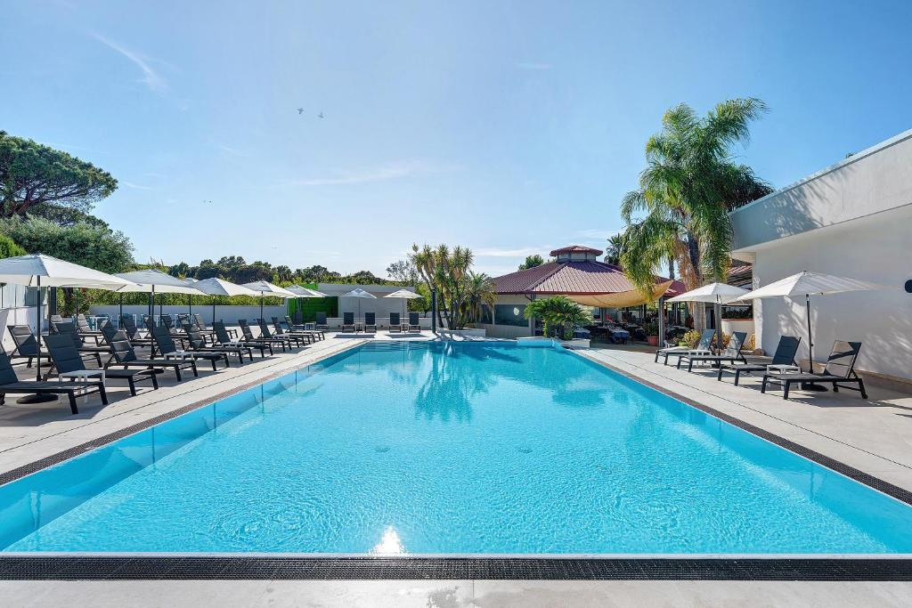Marina Living Rooms and Pool