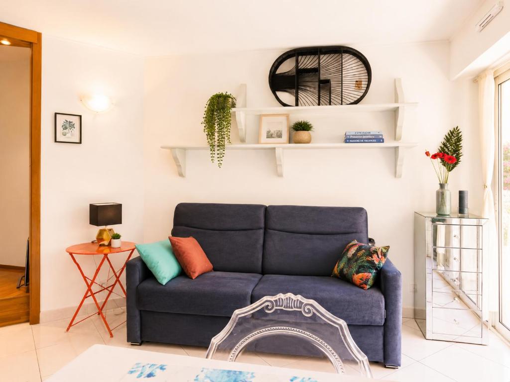 Beachfront apartment in Menton
