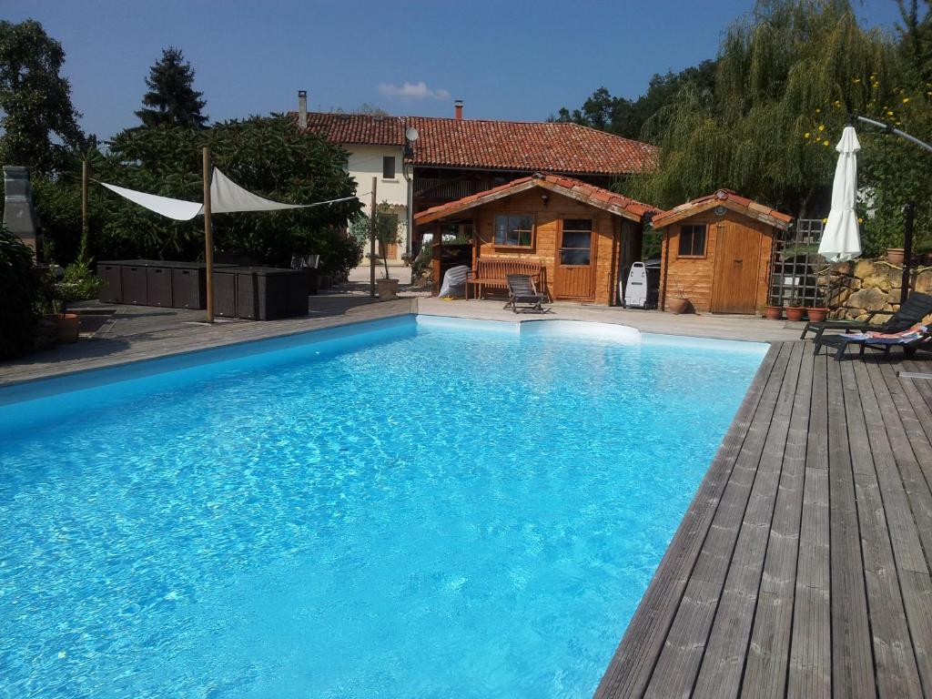 Bazén v ubytování Chambres d'hôtes St Jacques Adults only nebo v jeho okolí