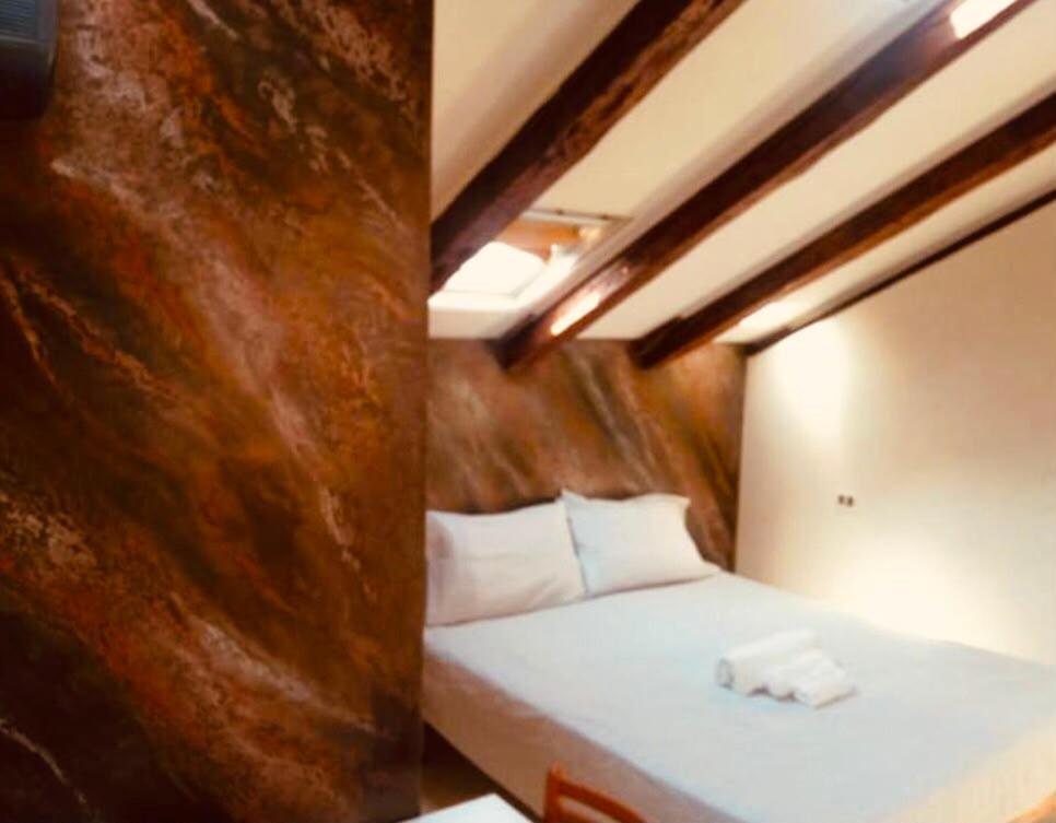 Bilocale mansardato zona Corso Buenos Aires MM1-MM2 Lippi 2