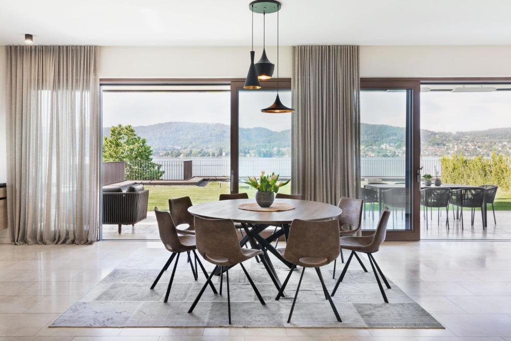 a dining room with a table and chairs at Linde Villas in Maria Wörth