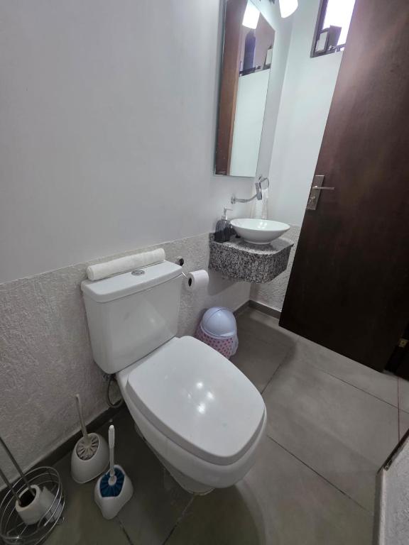 a bathroom with a white toilet and a sink at Duplex en Luque in Zarate Isla