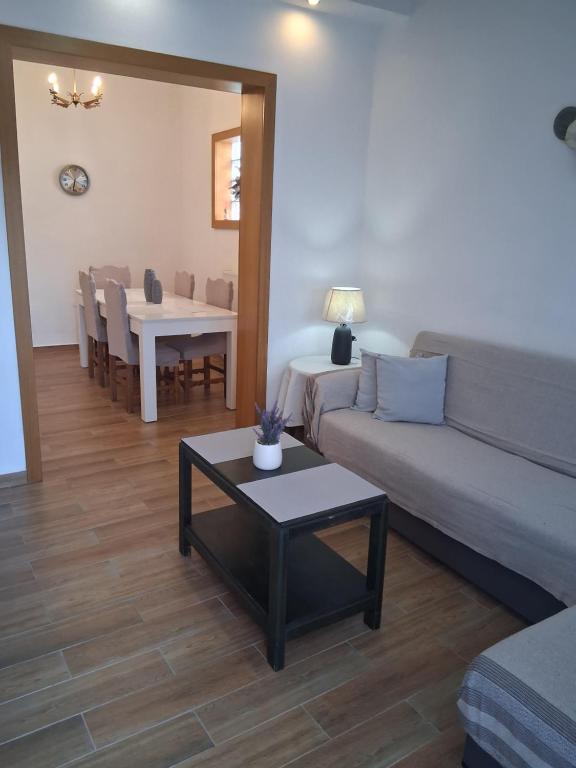 Avli Apartment Skiathos - Quiet Stay in Skiathos Town