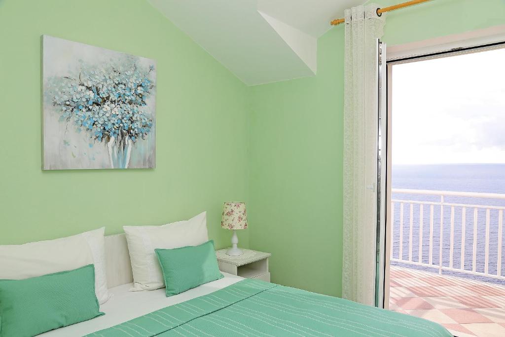 Posteľ alebo postele v izbe v ubytovaní Apartments Bugenvila