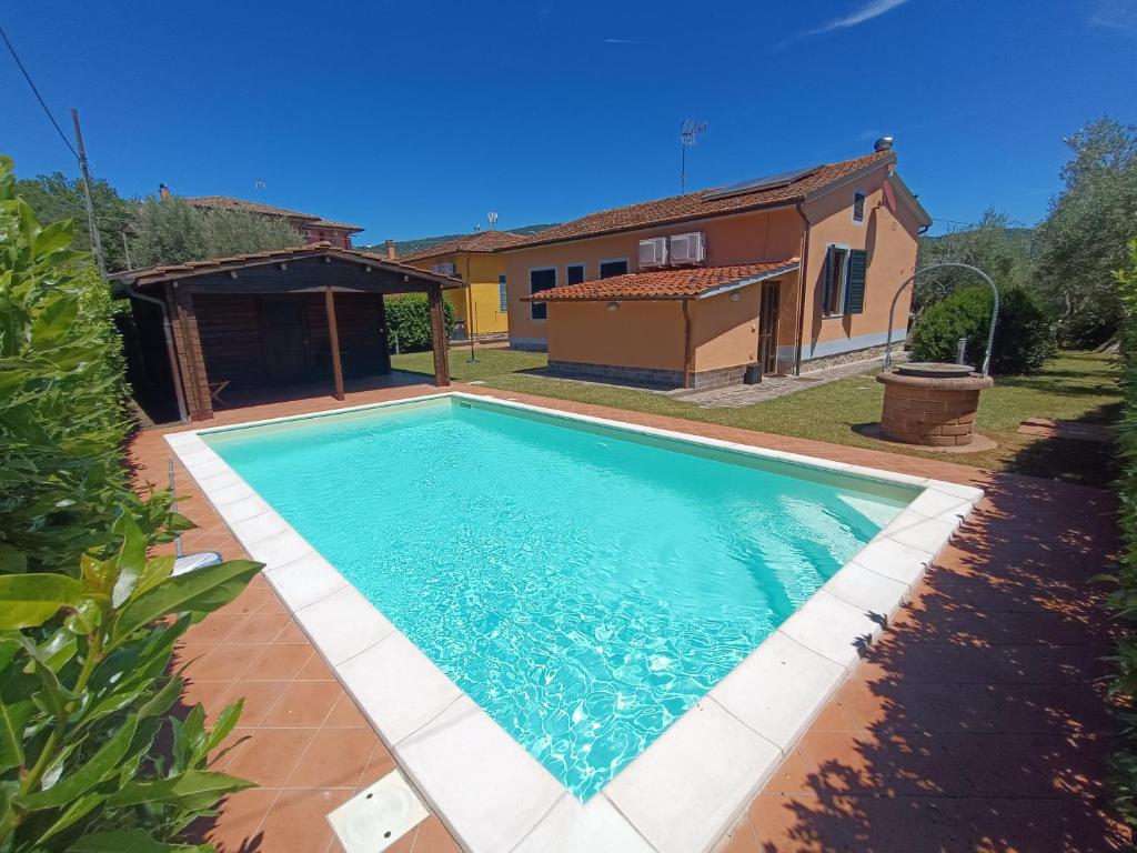 a swimming pool in front of a house at I sogni di Elias in Tuoro sul Trasimeno