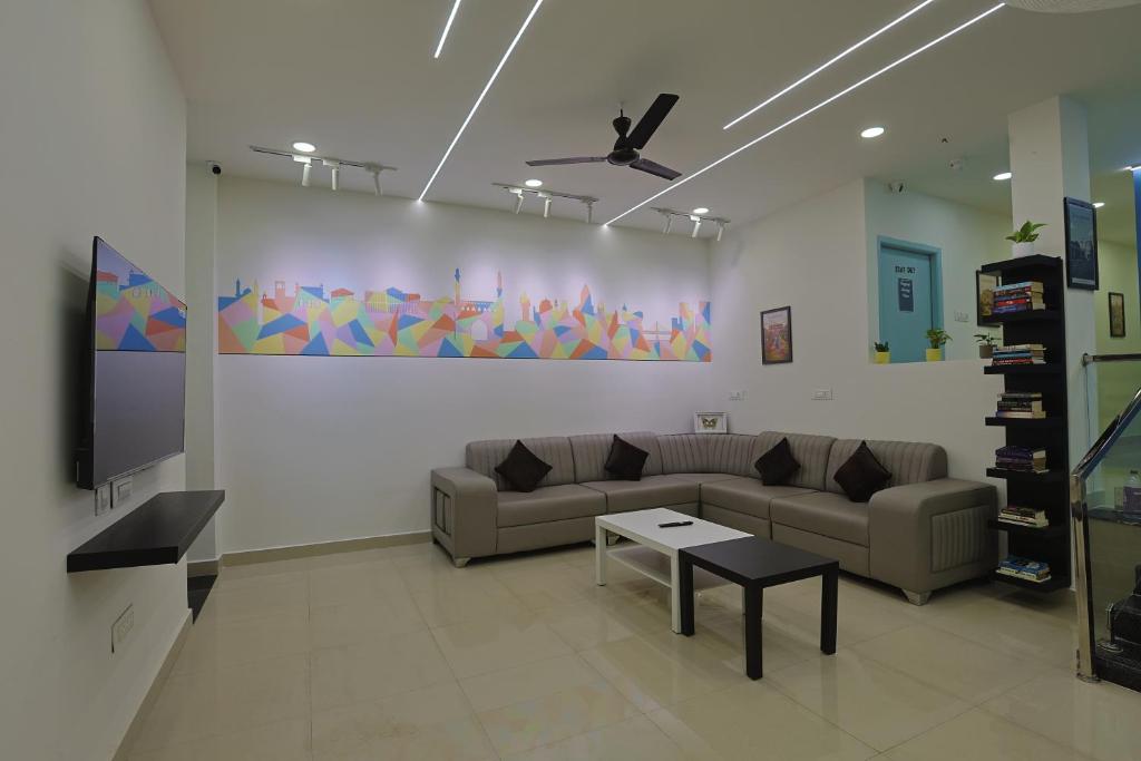 a living room with a couch and a table at Slackpackr Malakpet Hyderabad in Hyderabad