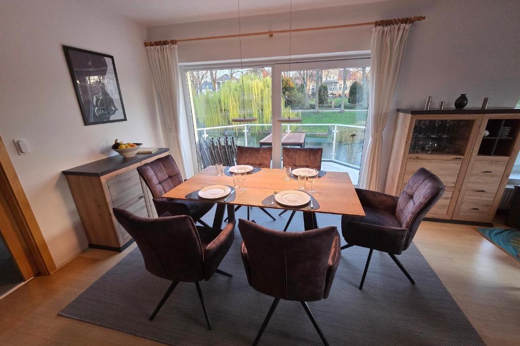 a dining room with a wooden table and chairs at Casa Claudio in Plau am See