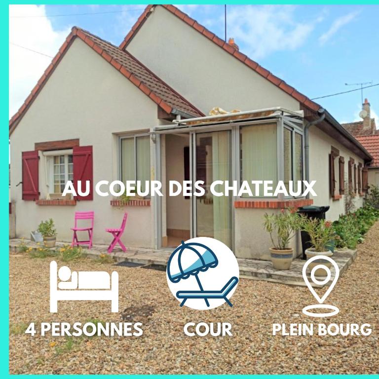 a house with the words au cornet des chateaux and a personsour at Caporizon - La Solognote in Bracieux