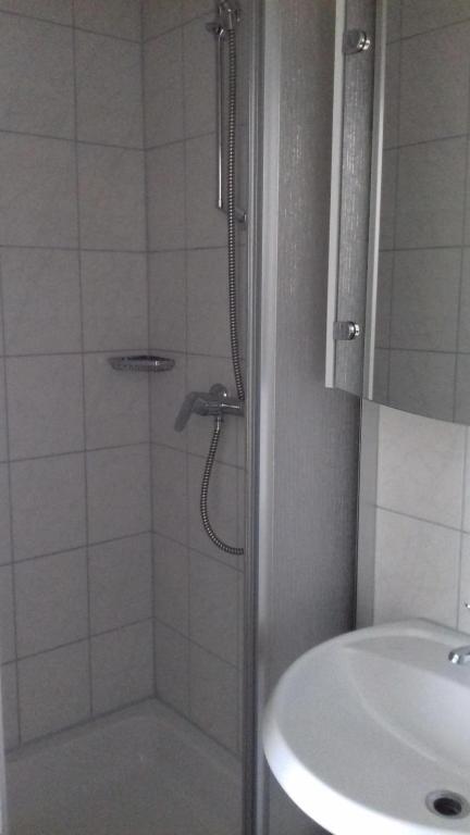 Vannituba majutusasutuses Gästehaus Lutschounig