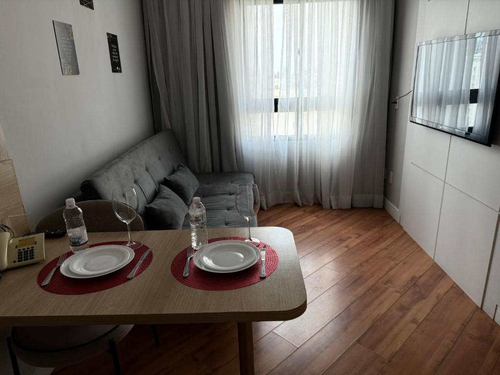 a living room with a table and a couch at Dream Flat Pinheiros in São Paulo