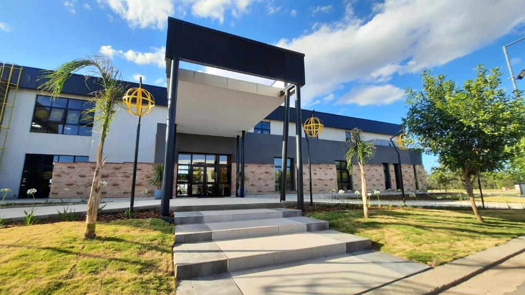 a large building with stairs in front of it at El Norte Hotel in Río Segundo