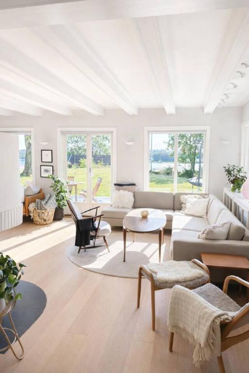 a living room with a couch and a table at Seaside House 5 BR in Garder