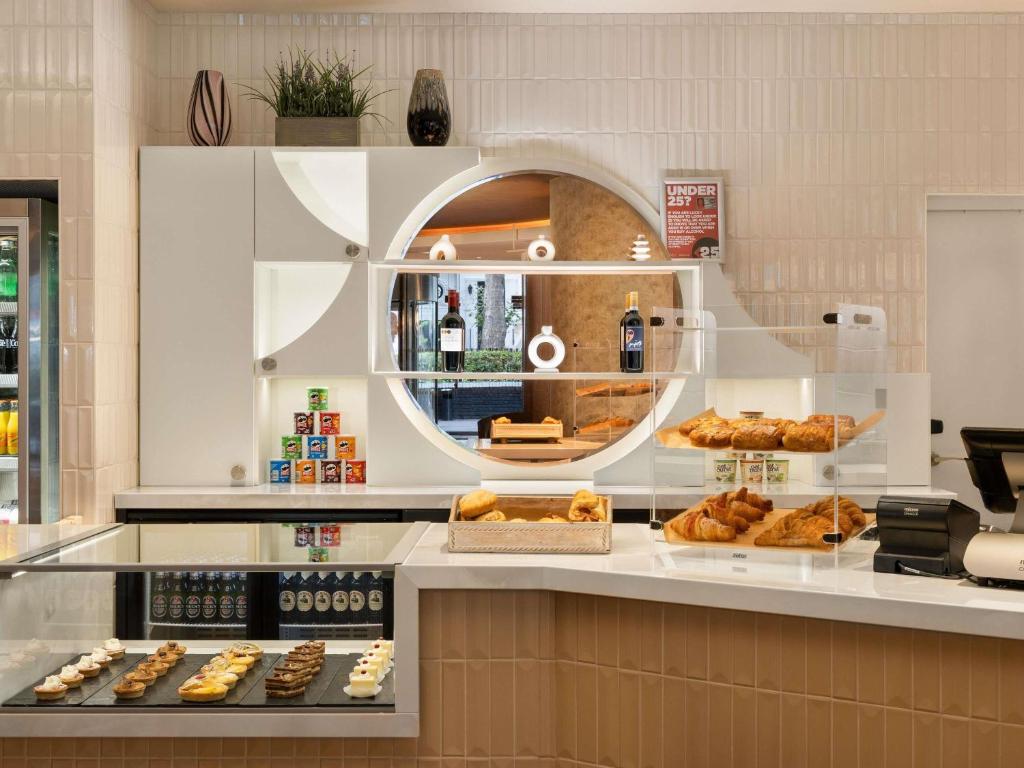 Mercure London Earls Court photo