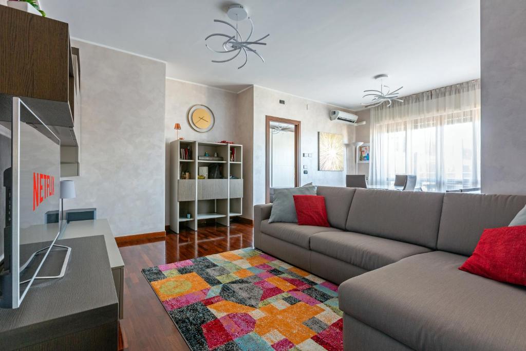 a living room with a couch and a rug at Fiera Suite Relax in Ponte Galeria
