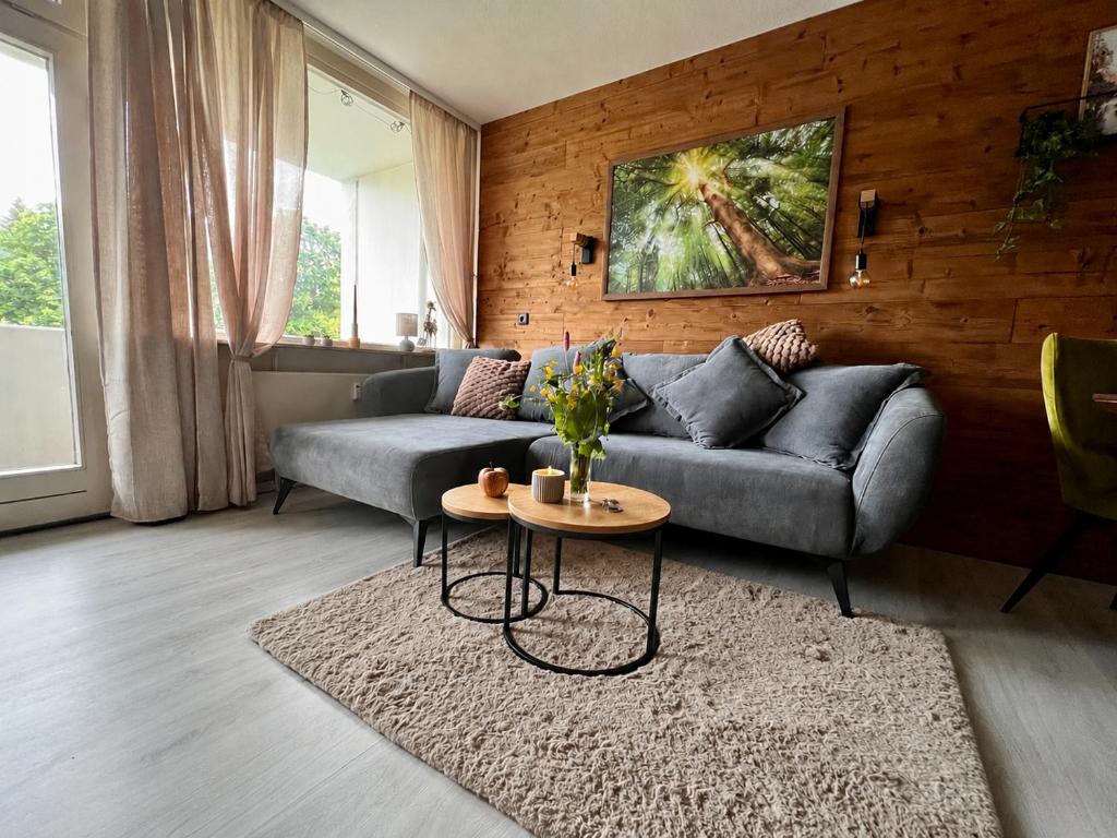 a living room with a couch and a table at Vossenstuuv in Goslar