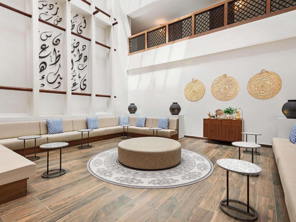 لابی و فضای عمومی ibis Styles Dubai Gold District - تصویر ۵