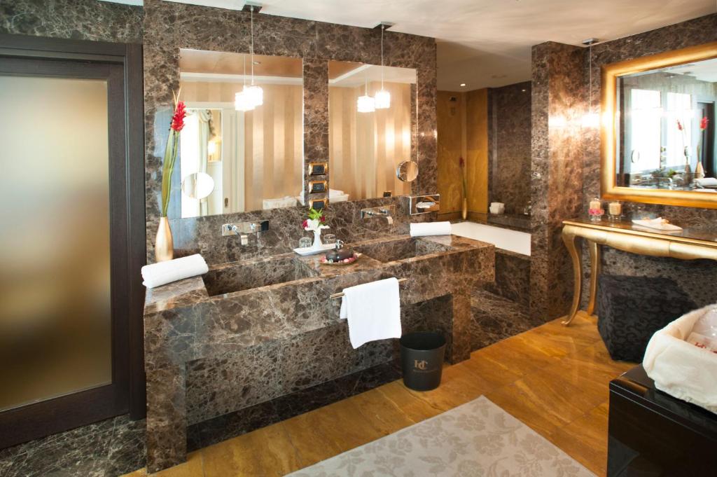 Koupelna v ubytování Hotel Calissano