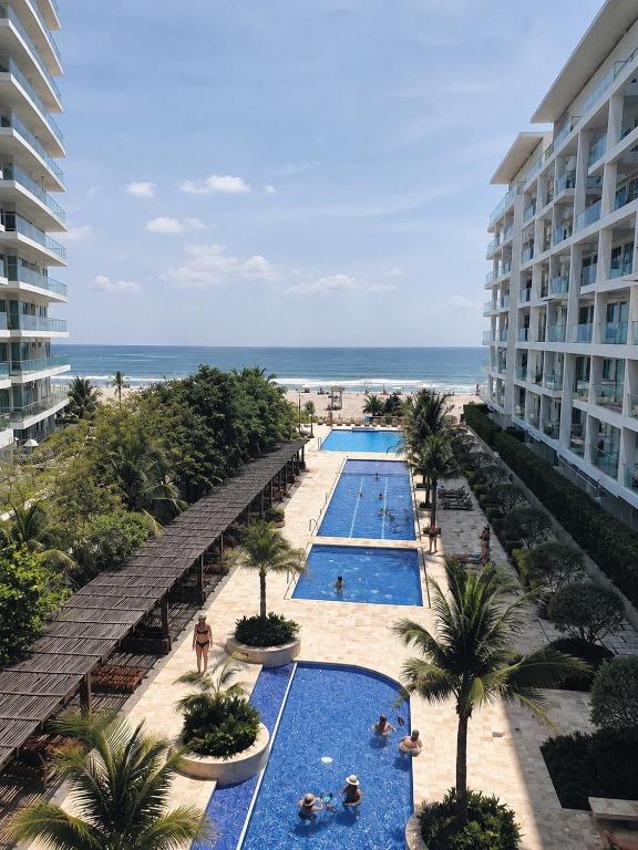 an aerial view of a resort with two pools and the beach at Morros 3 Frente al Mar - Piscinas y Jacuzzi in Cartagena de Indias