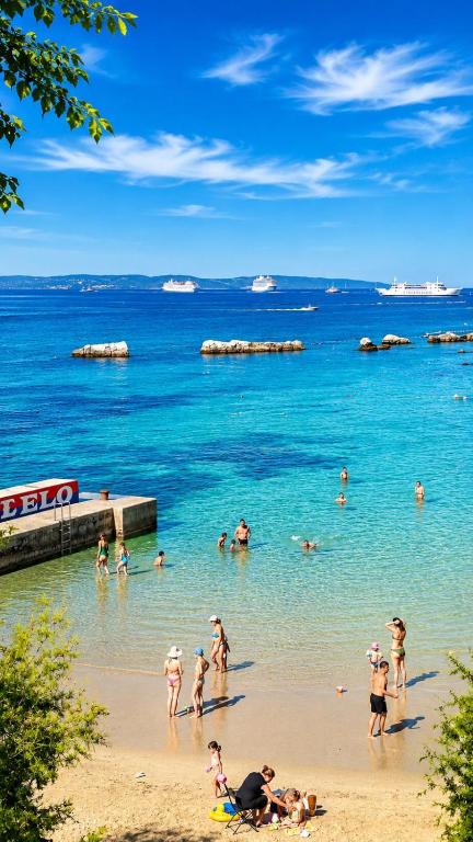 LA2 luxury apartment near Bacvice beach