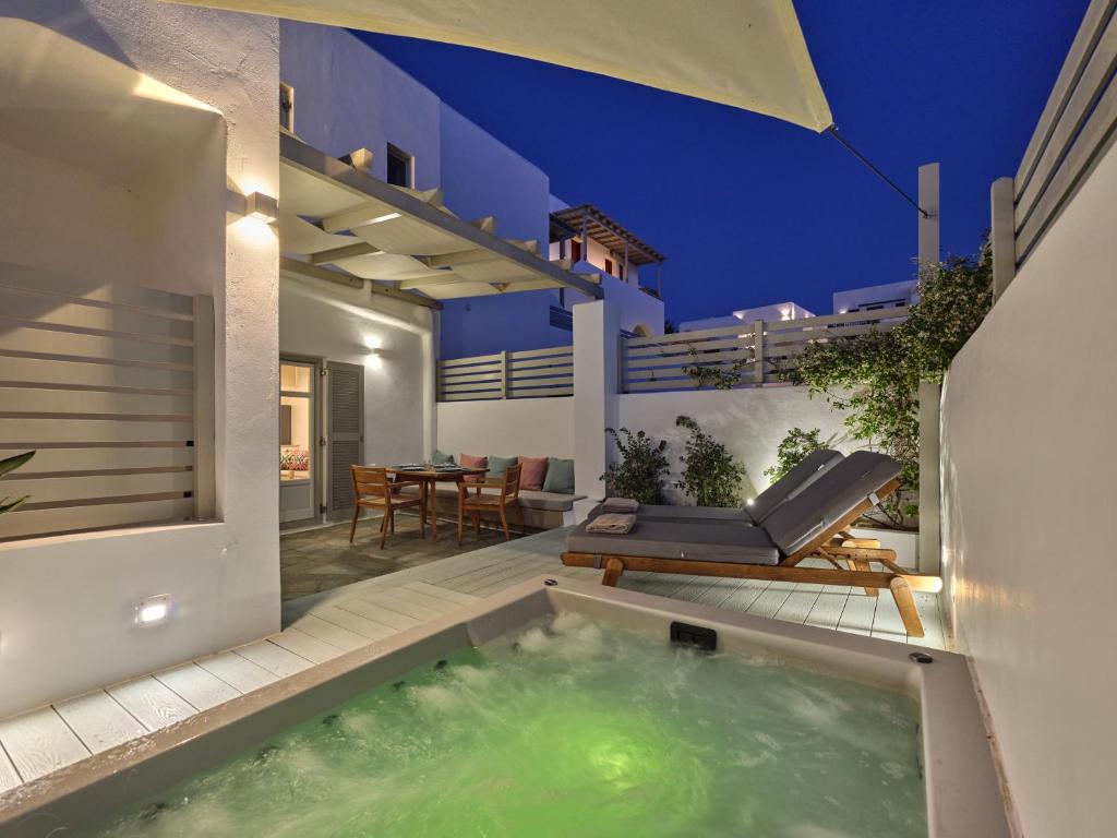 a house with a hot tub in the backyard at Kandiani Bleu Ciel in Naousa