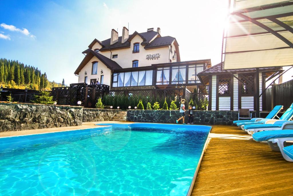 Πισίνα στο ή κοντά στο Villa Grand