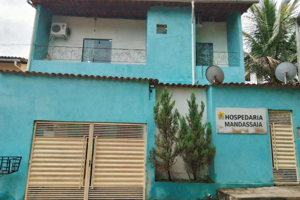 a blue house with a gate in front of it at Hospedaria Mandassaia in Lençóis
