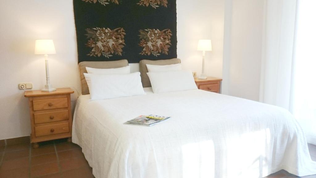 A bed or beds in a room at Apartamentos Turísticos La Mundial