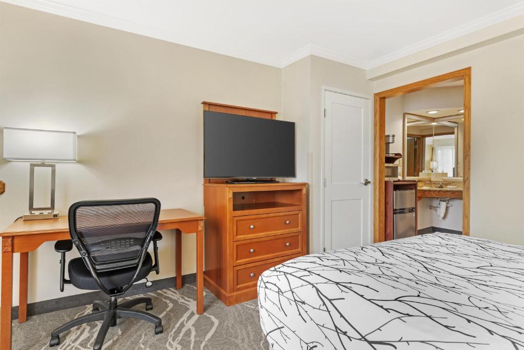 Best Western Plus Silver Saddle Inn photo