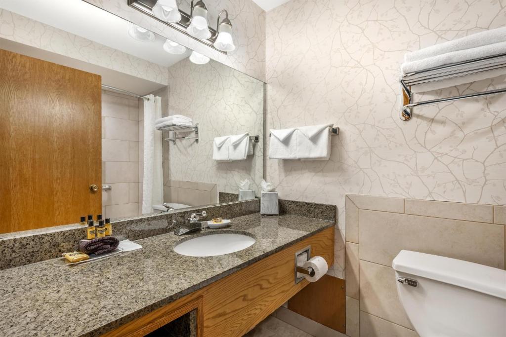 Best Western Plus Silver Saddle Inn photo