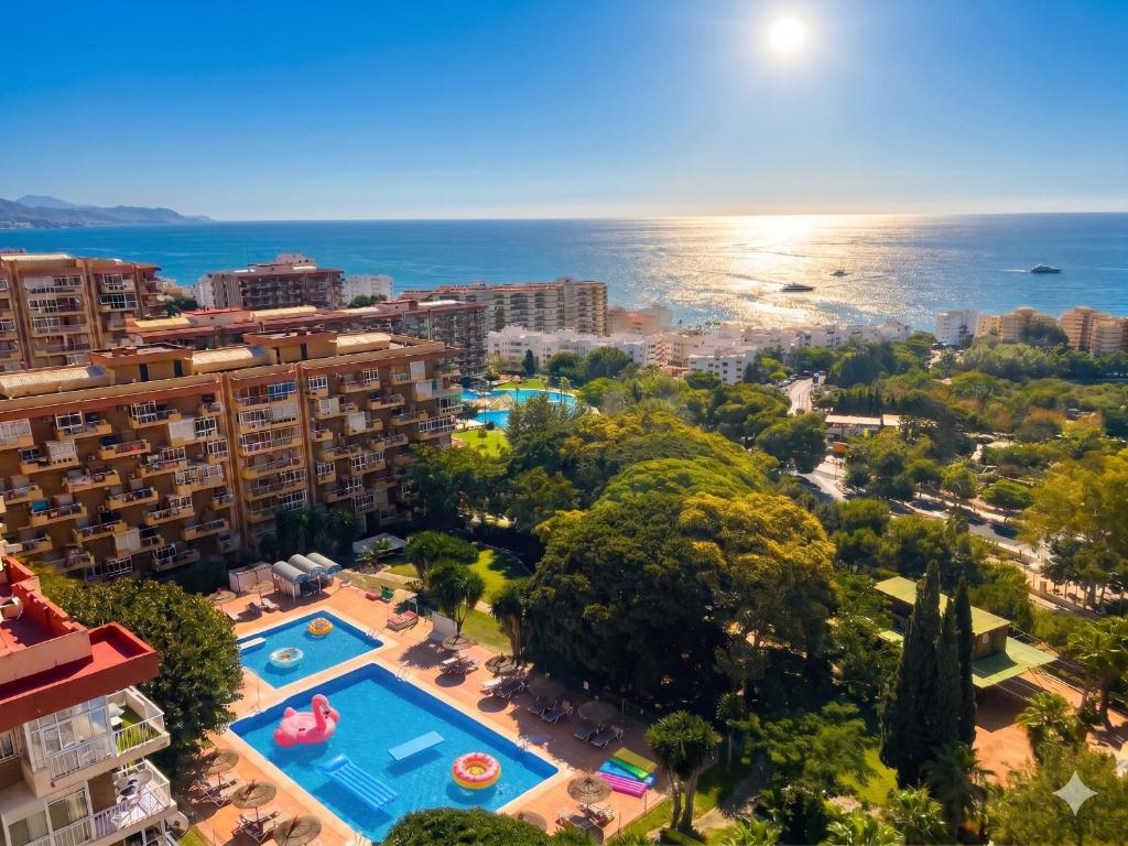 Oasis de Luz y Diseño ,Tu Refugio con Terraza y Piscina , cerca de la Playa