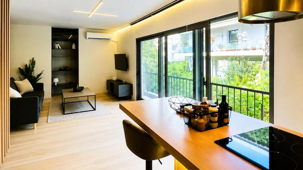 Palmyra Suite - Luxury Retreat in Athens Riviera