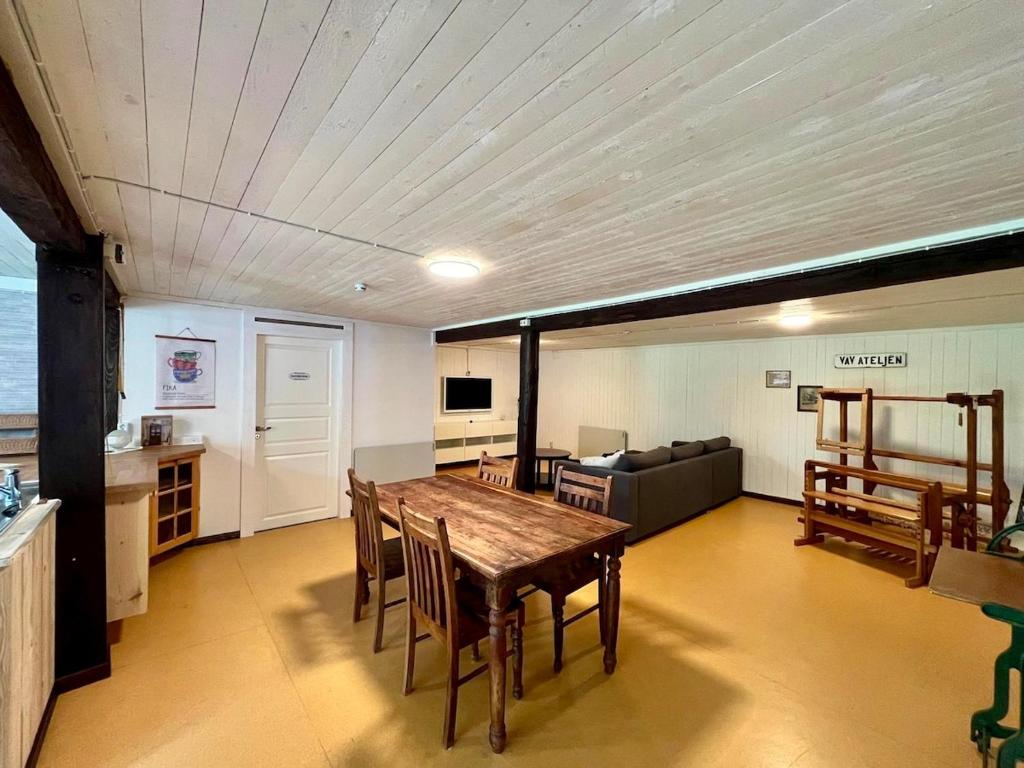 a living room with a wooden table and a couch at Ferienwohnung Runeholm in Fjälster