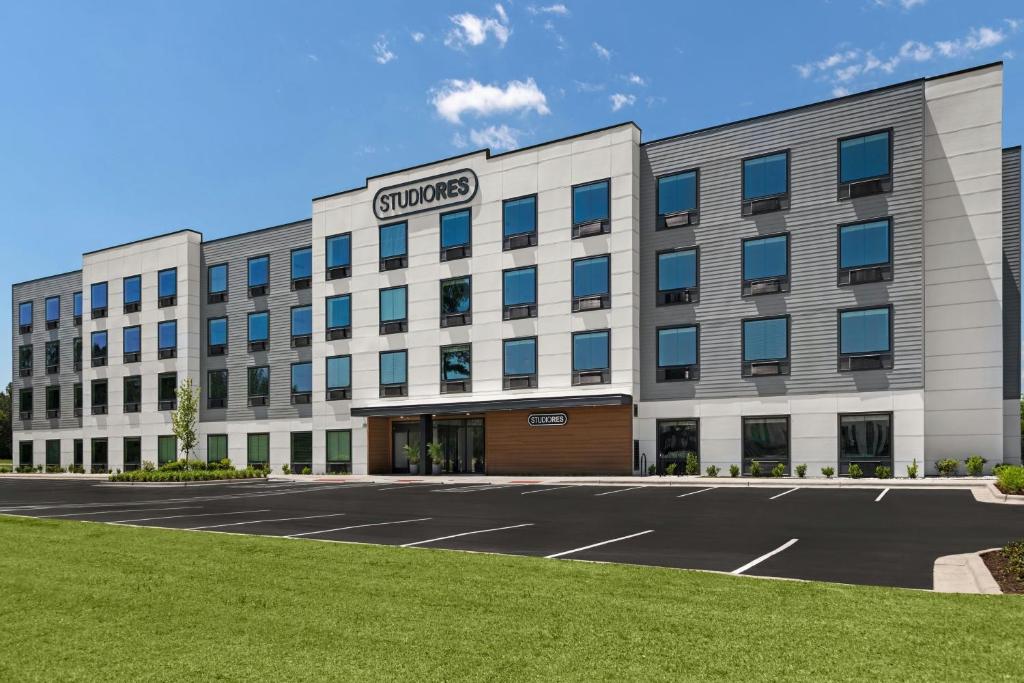 an office building with a parking lot at StudioRes by Marriott Leland in Leland