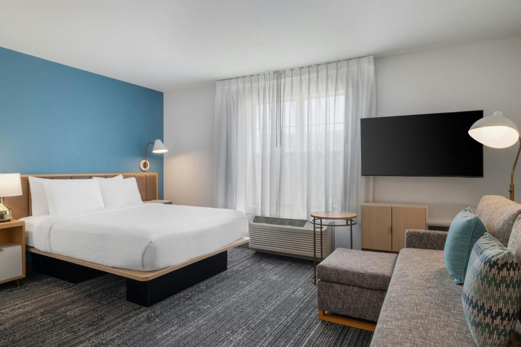 TownePlace Suites Gaithersburg - Queen Studio With Sofa Bed