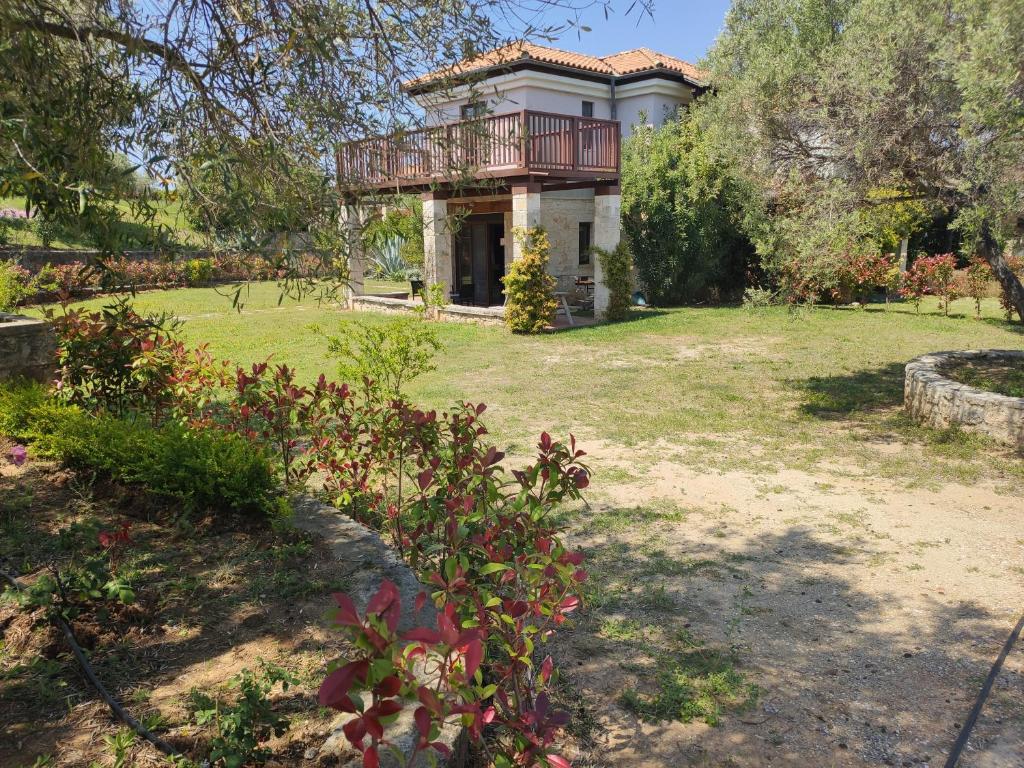 a house with a balcony in a yard at Villas garden&pool in Afitos