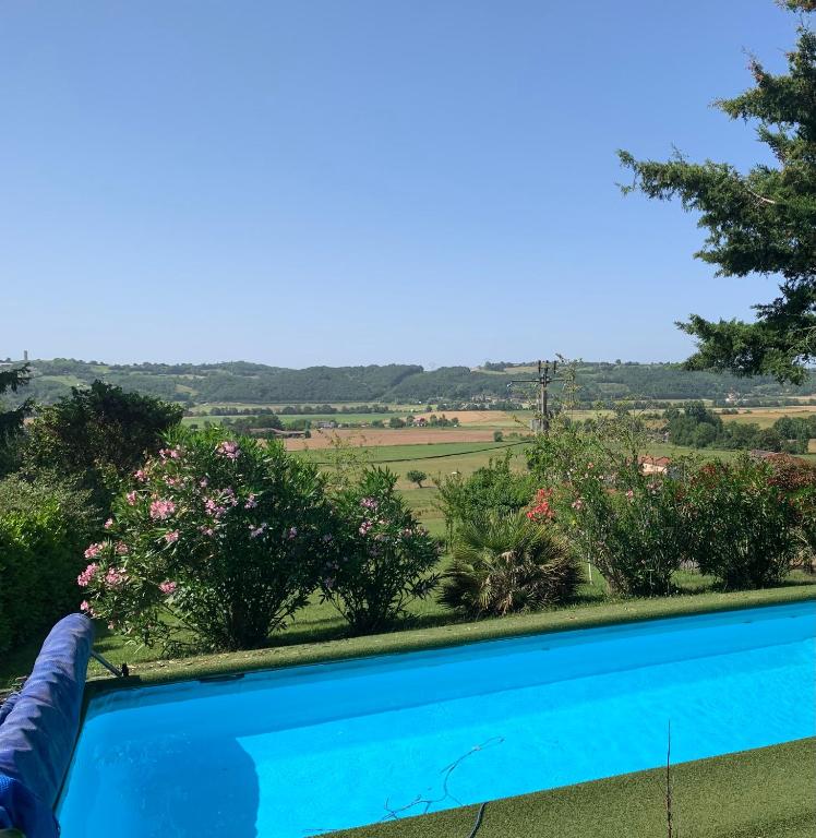 a swimming pool with a view of a field at Suite-piscine et jacuzzi sous les étoiles - petit déjeuner inclus ou non, et repas froid en option in Septème