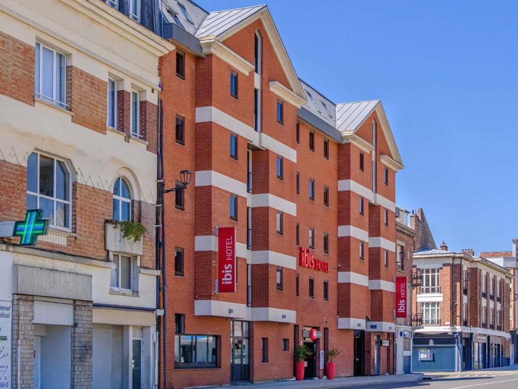 a red brick building on the side of a street at ibis Saint Quentin Centre Basilique in Saint-Quentin