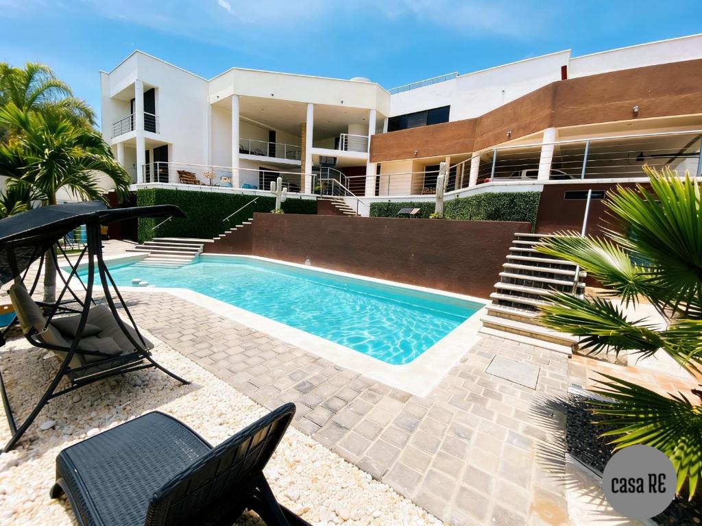 a swimming pool in front of a building at Casa RE Completa in Tehuacán