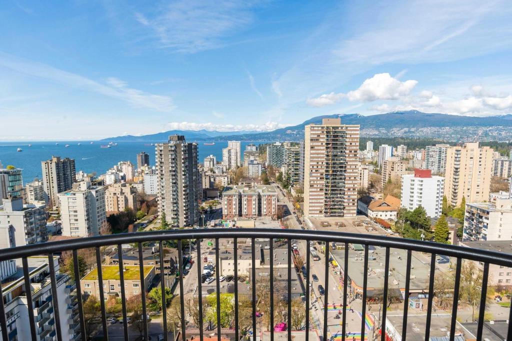 Sandman Suites Vancouver on Davie photo