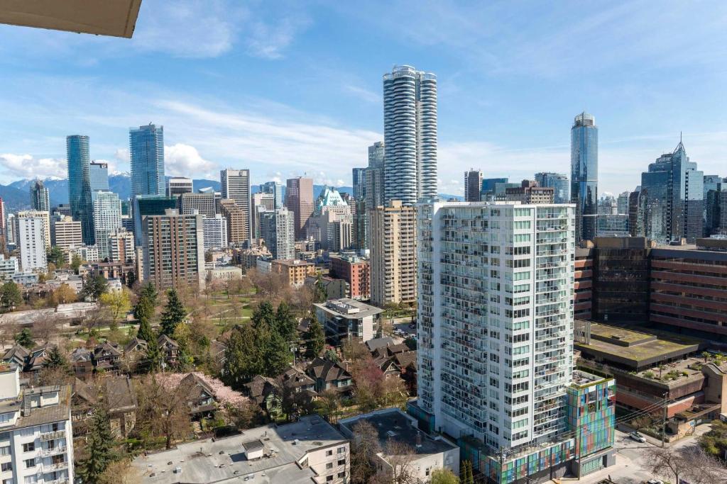 Sandman Suites Vancouver on Davie photo