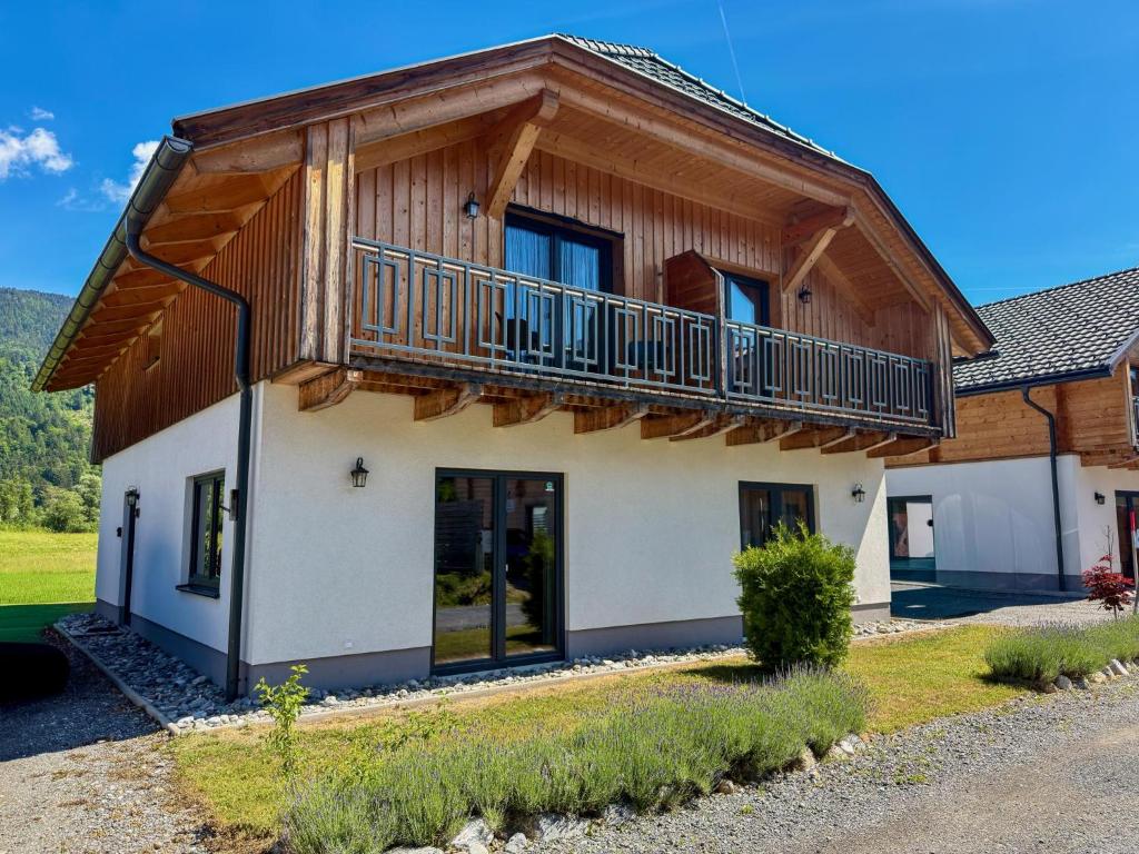 a house with a balcony on top of it at Rattendorf 15B in Rattendorf