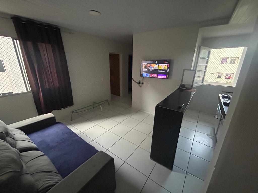 a living room with a couch and a television at Ap Turquesa in Teresina