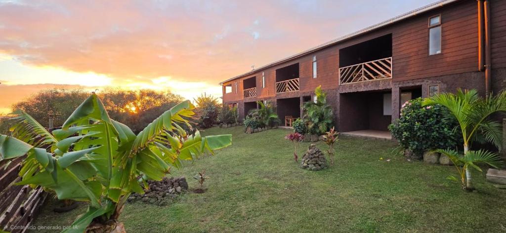 a building with a yard in front of it at Apartamentos Tupuna Lodge in Hanga Roa