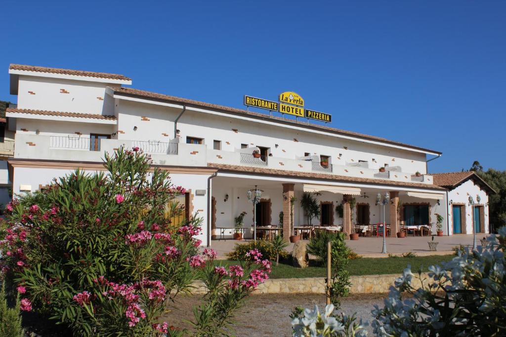 Photo de la galerie de l'établissement La Perla Hotel, à SantʼAnna Arresi