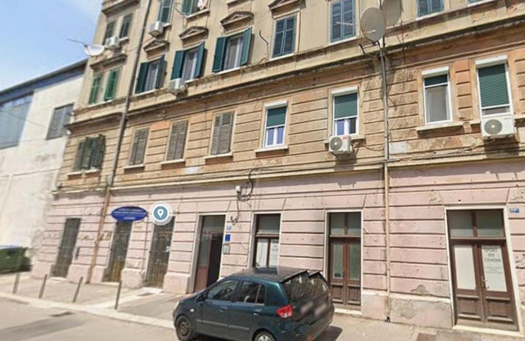 Apartments with WiFi Rijeka - 25933