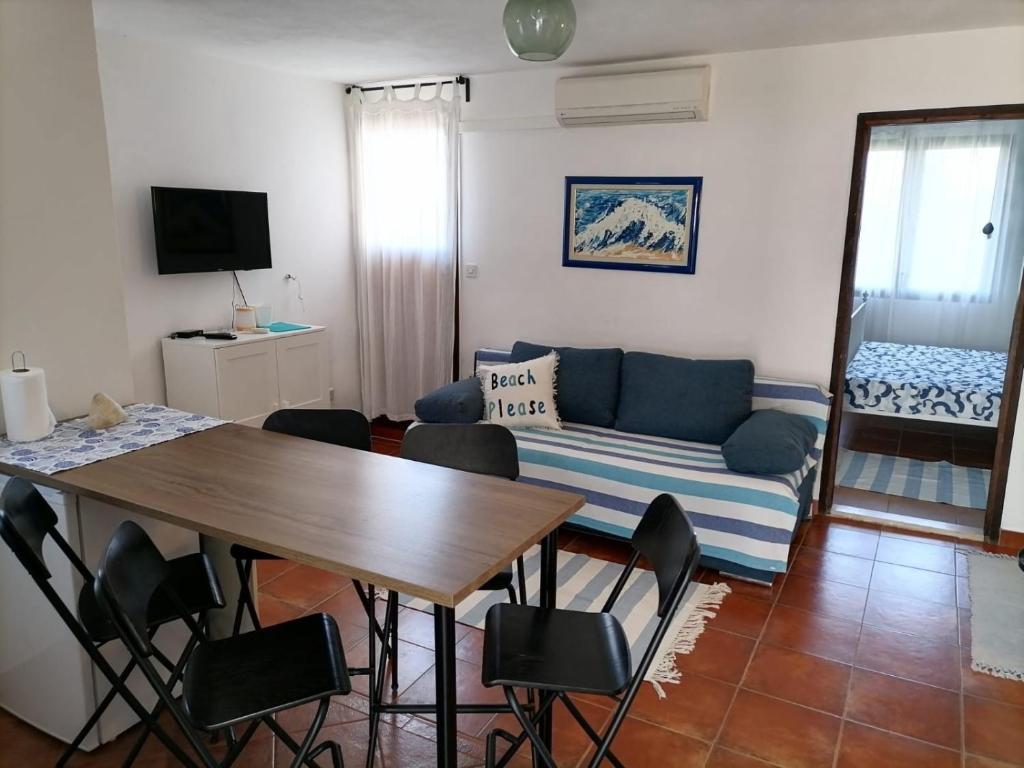 Apartments with parking space Bol, Brac - 25983