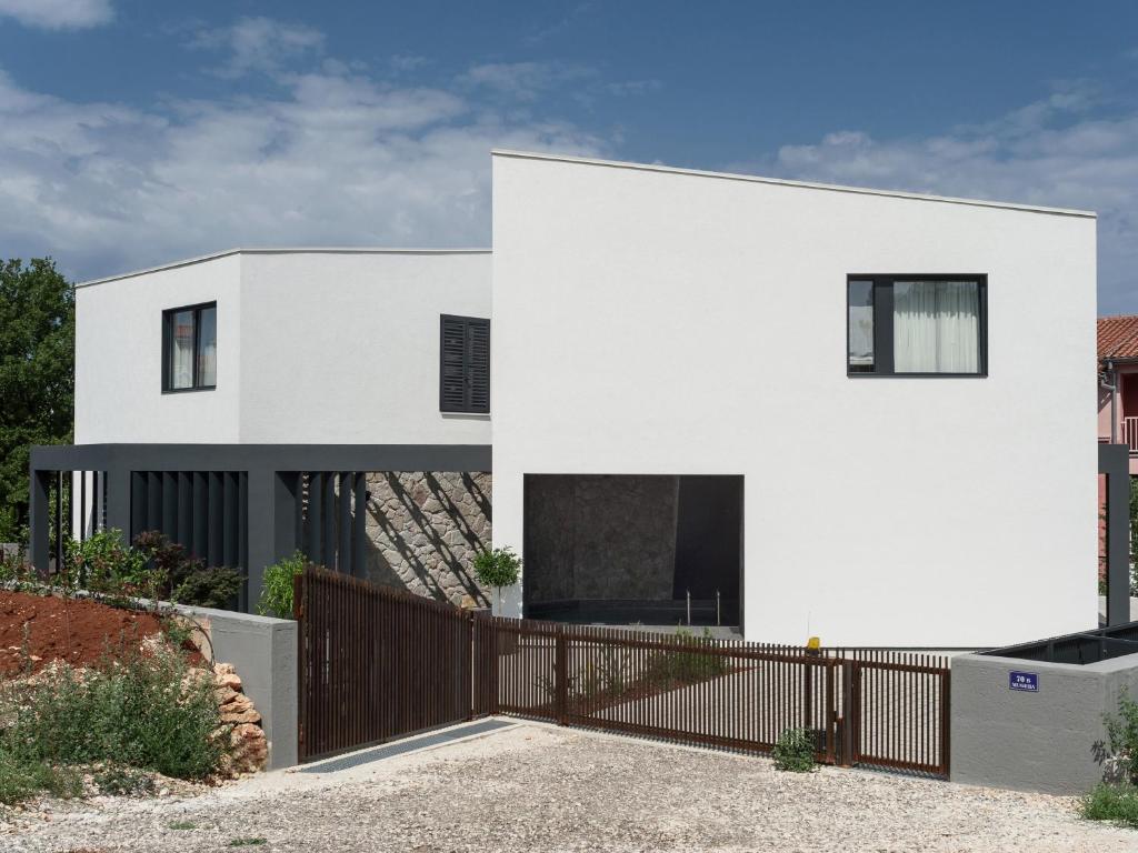 Holiday house with a swimming pool Mugeba, Porec - 22891