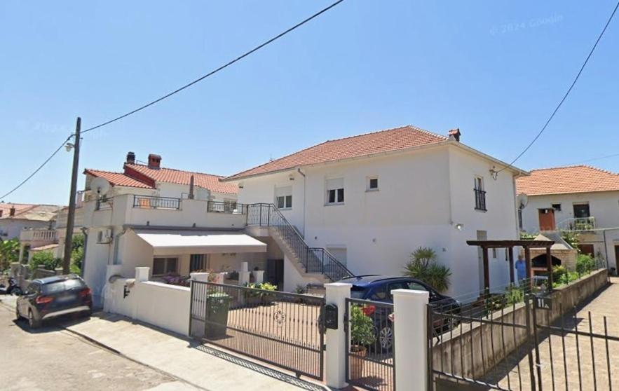 Apartments with parking space Zadar - 25719