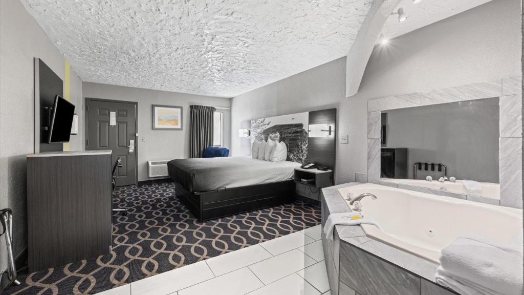 Super 8 by Wyndham Norman West OK - Suite Deluxe Con Cama Extragrande - No Fumadores